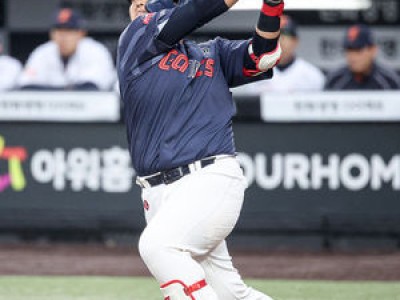 롯데 거포 3연속 홈런 후 또 부상으로 고전