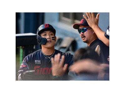 황성빈 롯데 역사에 도전하며 리더로서의 첫 발 내딛나