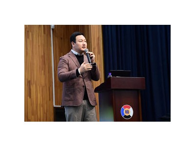 농구 지도자들이 학생으로 변신 유소년 교육 방식 논의 중