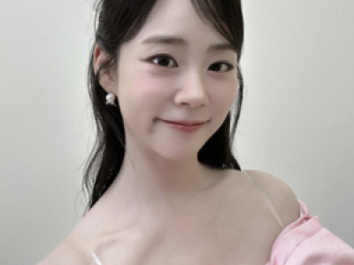 한승연 타이페이에서 핑크빛 비주얼로 눈길 끌어