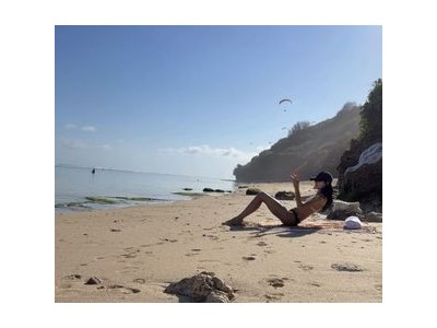 무용수 윤혜진 해변에서 홀로 산책하는 모습 공개